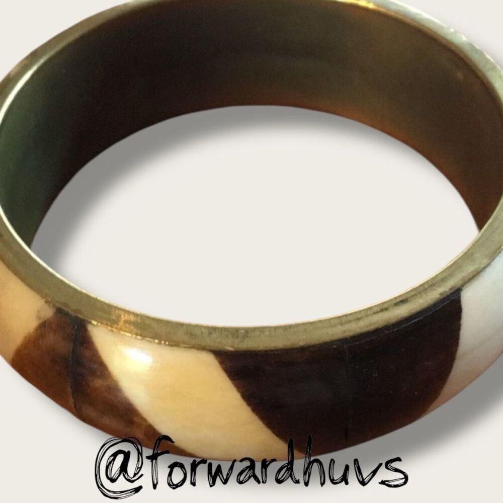 Vintage Brass Bangle – Bone or Horn Inlay, Zigzag Pattern - Picture 4 of 8